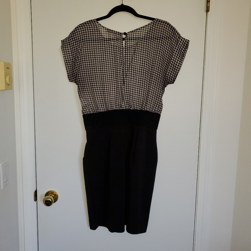 Smart set, sheath dress, black and white size med